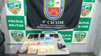 Quatro suspeitos são detidos com arma de fogo, celulares e dinheiro no bairro do São José