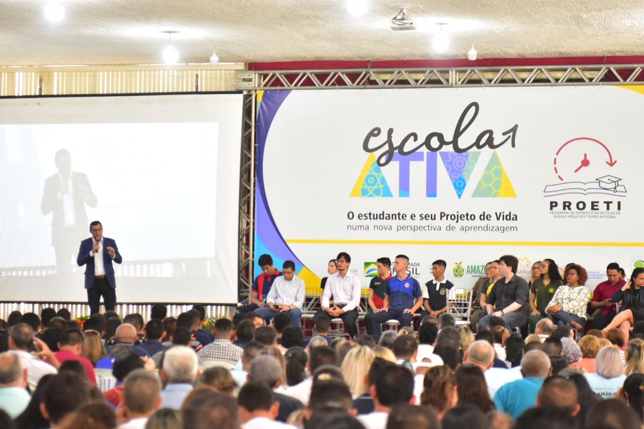 Wilson Lima lança programa Escola Ativa, que vai capacitar mais de mil professores na capital e interior do Amazonas