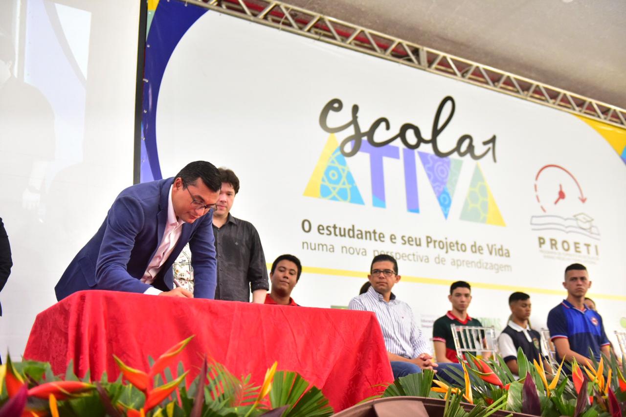 Wilson Lima lança programa Escola Ativa, que vai capacitar mais de mil professores na capital e interior do Amazonas