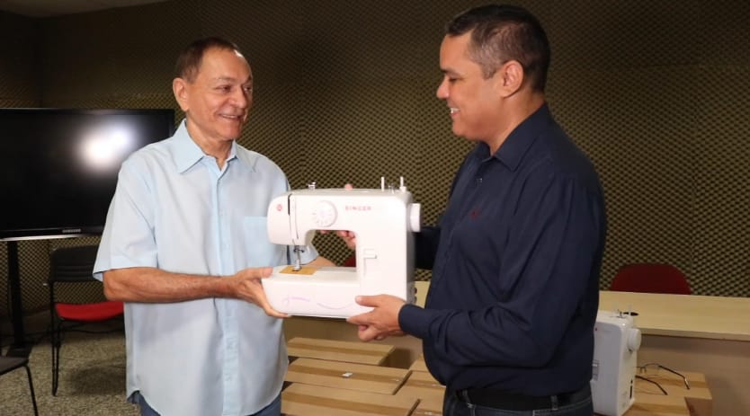 Seap recebe doação de 20 máquinas de costura da Fieam para confecção de máscaras de proteção