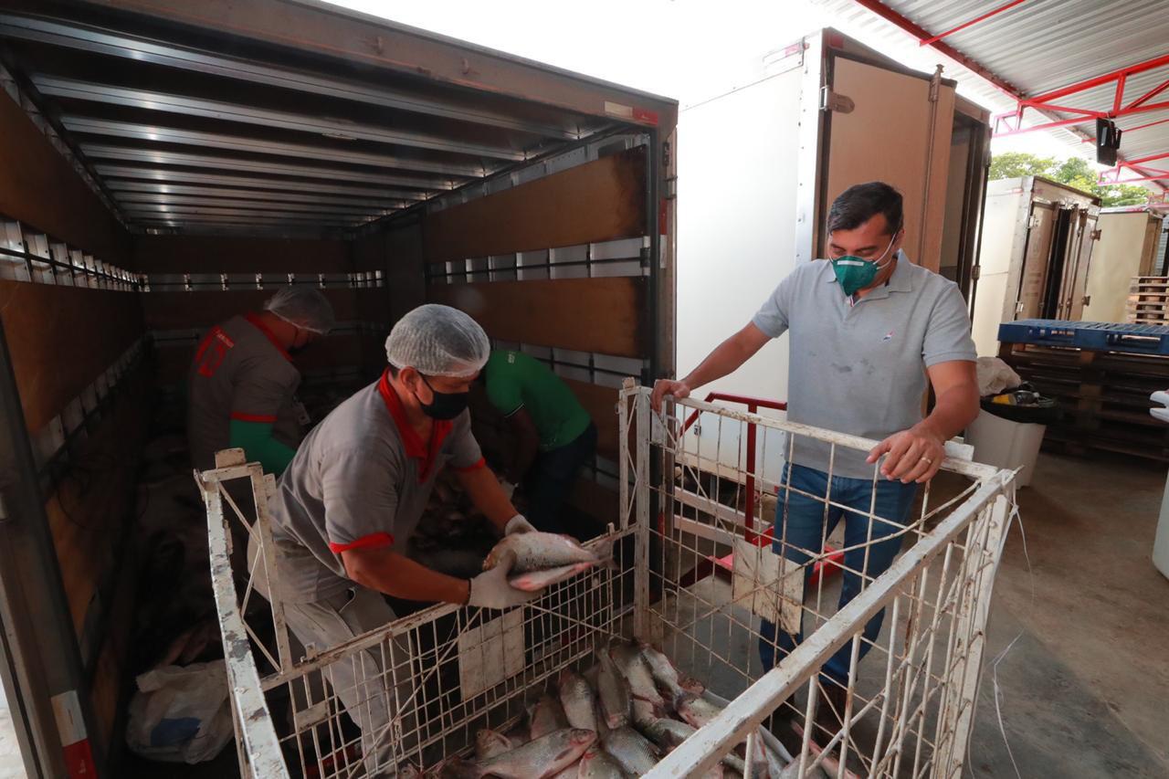 Em Iranduba, Wilson Lima acompanha coleta de alimentos que serão doados a instituições sociais