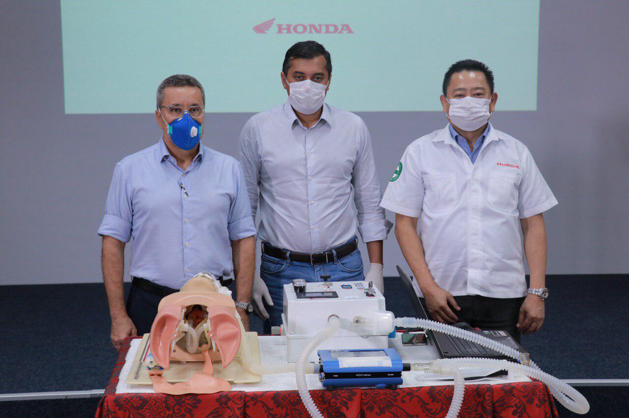 Wilson Lima conhece protótipo de respirador mecânico desenvolvido em parceria com empresa do Polo Industrial