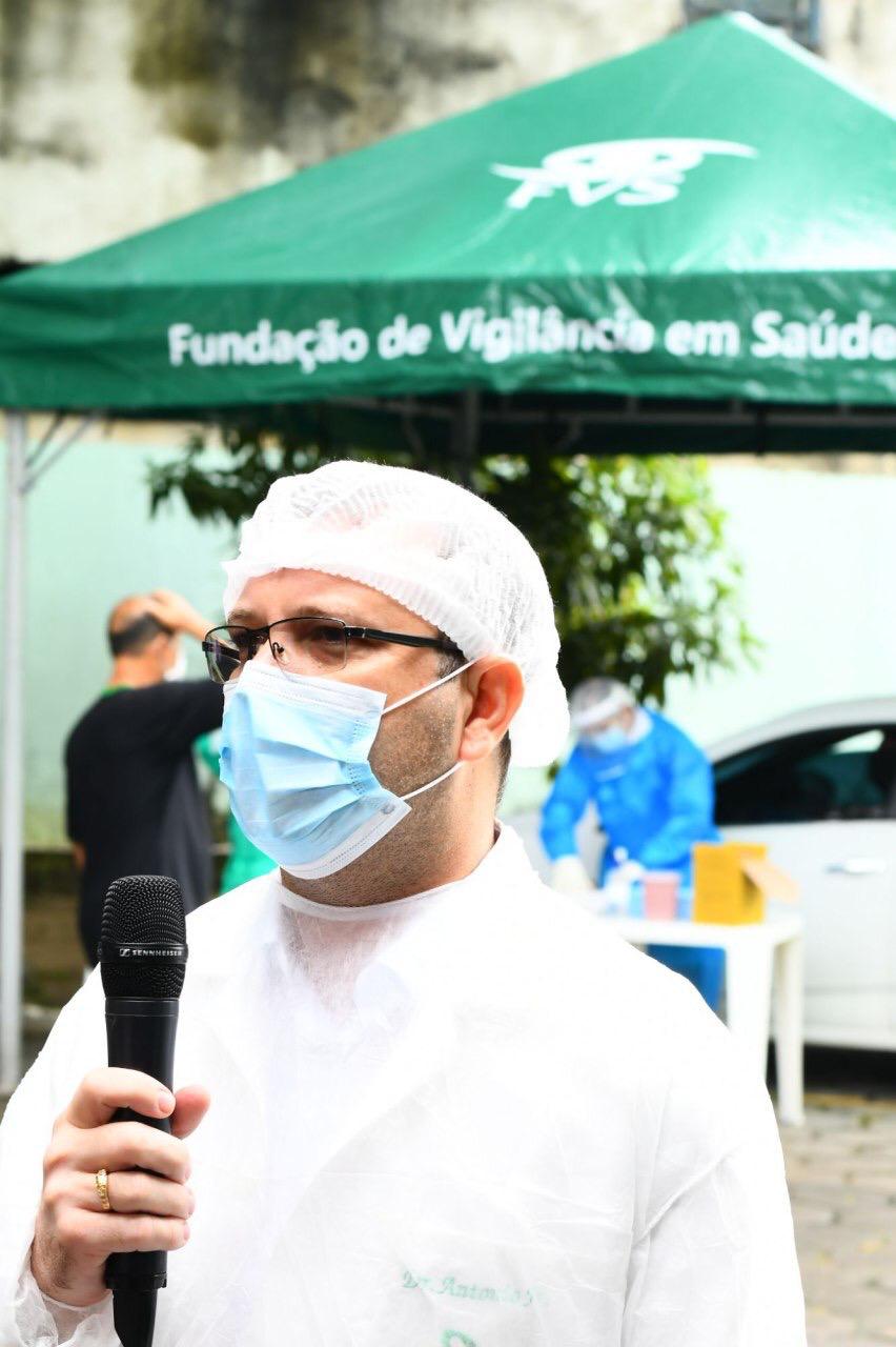 Governo do Amazonas realiza testes rápidos de Covid-19 no sistema drive-thru, em profissionais de saúde