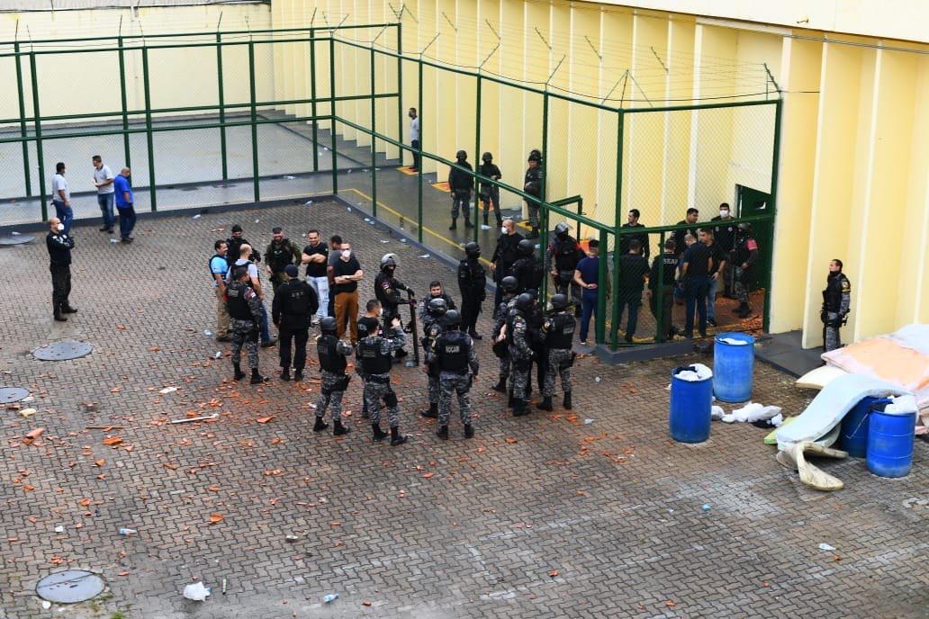 Seap e Polícia Militar controlam rebelião na UPP