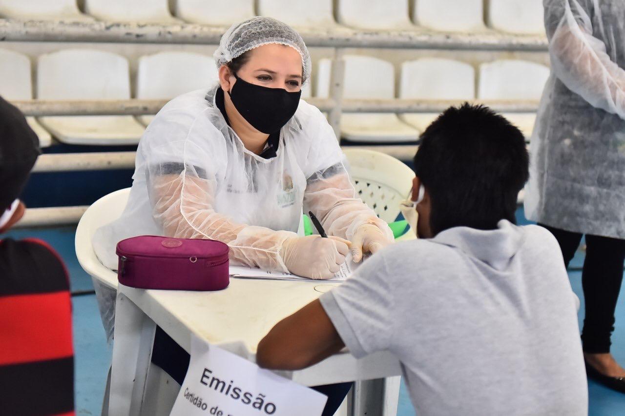 Governo do Amazonas entrega kits de higiene, máscaras e emite RG em bases de acolhimento para população vulnerável