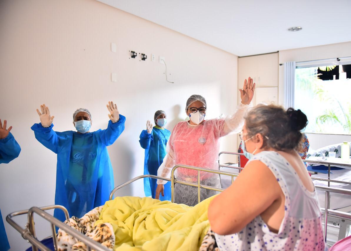 Hospital de Combate à Covid-19 amplia serviço psicossocial e inaugura atendimento ‘beira leito’ para pacientes