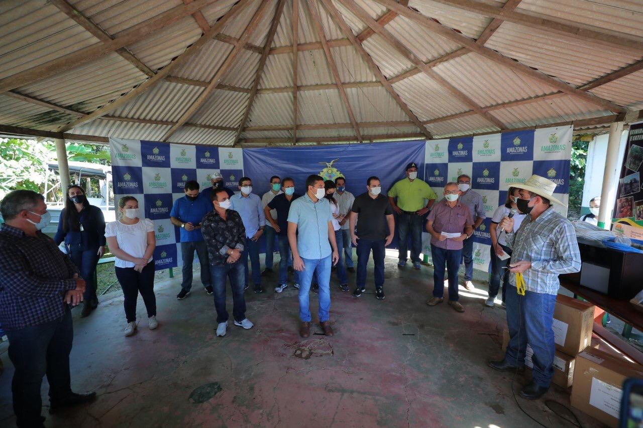 Em Humaitá, Wilson Lima entrega fomentos ao setor primário e inspeciona obras de anel viário