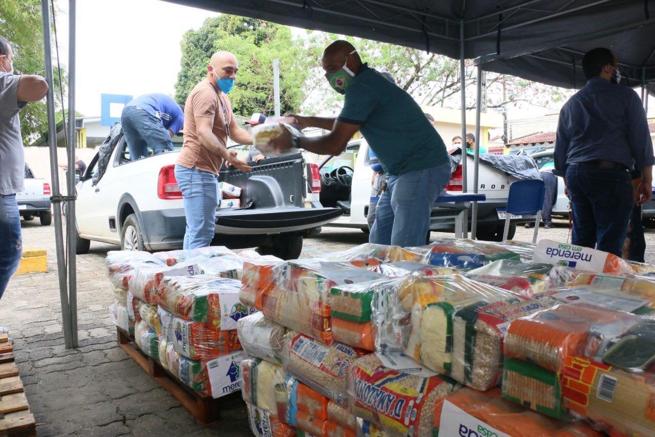 Secretaria de Educação monta força-tarefa para entregar últimos kits do ‘Merenda em Casa’ em Manaus