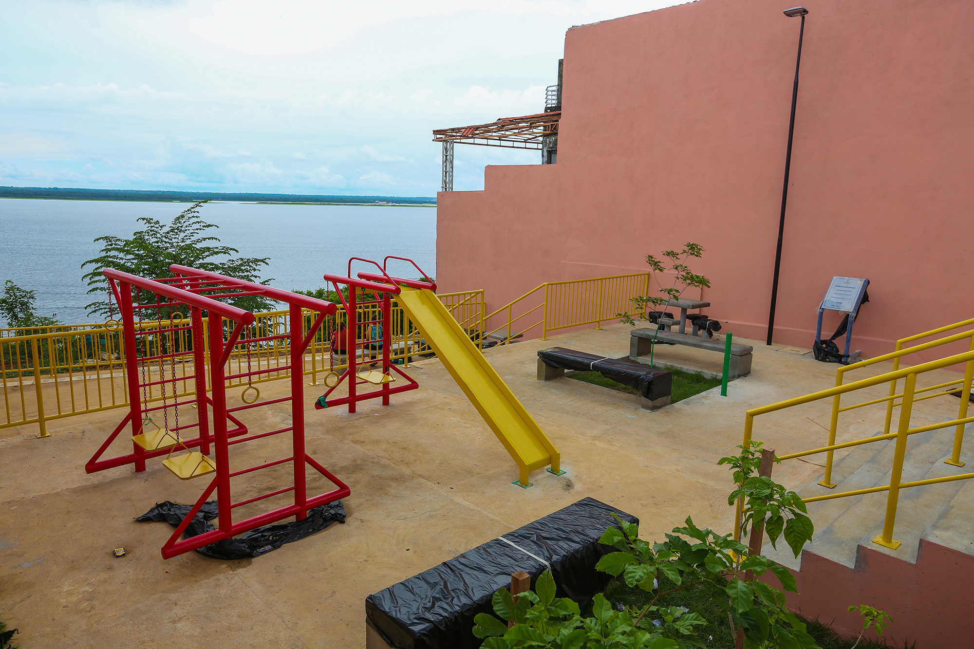 Prosamim conclui novas praças no bairro do São Raimundo