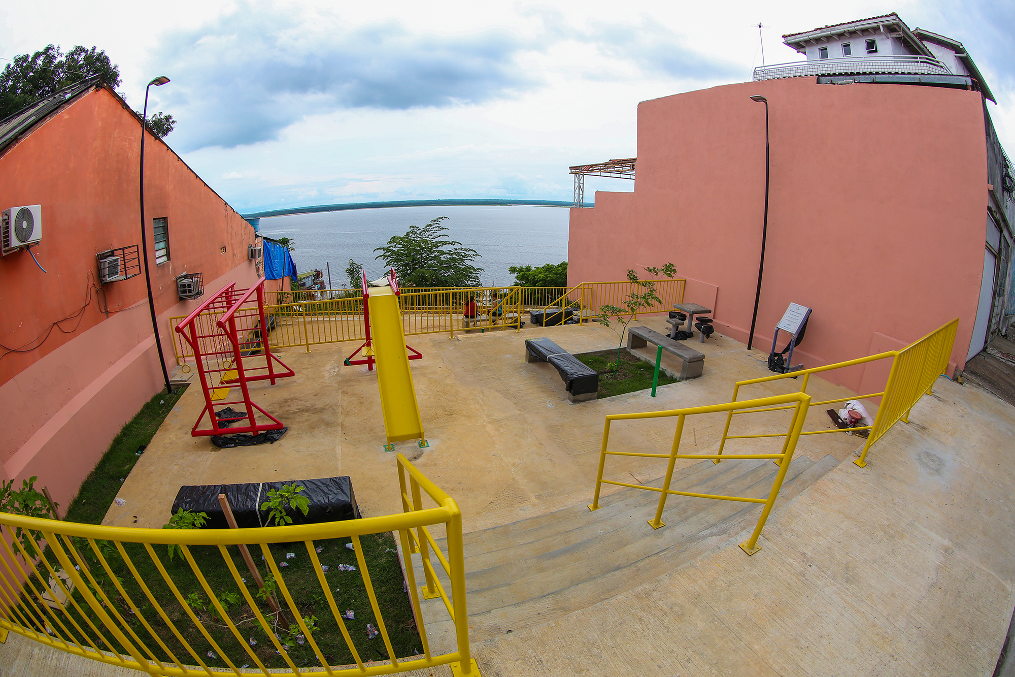 Prosamim conclui novas praças no bairro do São Raimundo