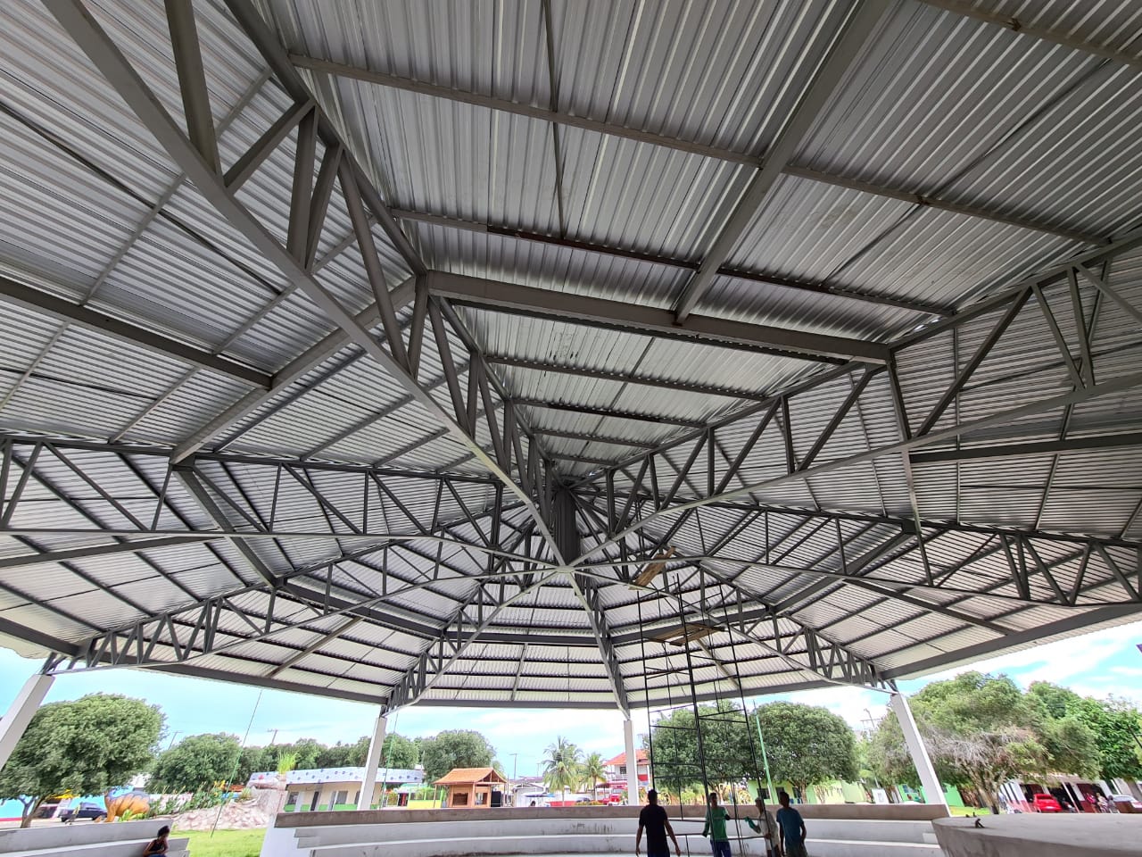 Governo do Amazonas conclui revitalização de praça em Novo Airão