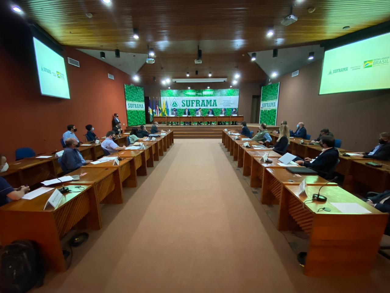 Estado e Ministério do Meio Ambiente discutem melhorias para o manejo florestal no Amazonas