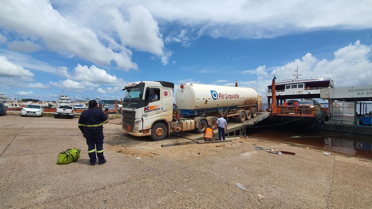 Carregamento com 160 mil metros cúbicos de oxigênio chega a Manaus para abastecimento da rede de saúde