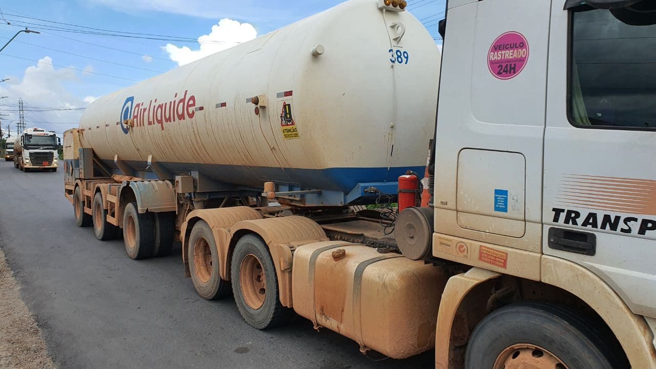 Carregamento com 160 mil metros cúbicos de oxigênio chega a Manaus para abastecimento da rede de saúde