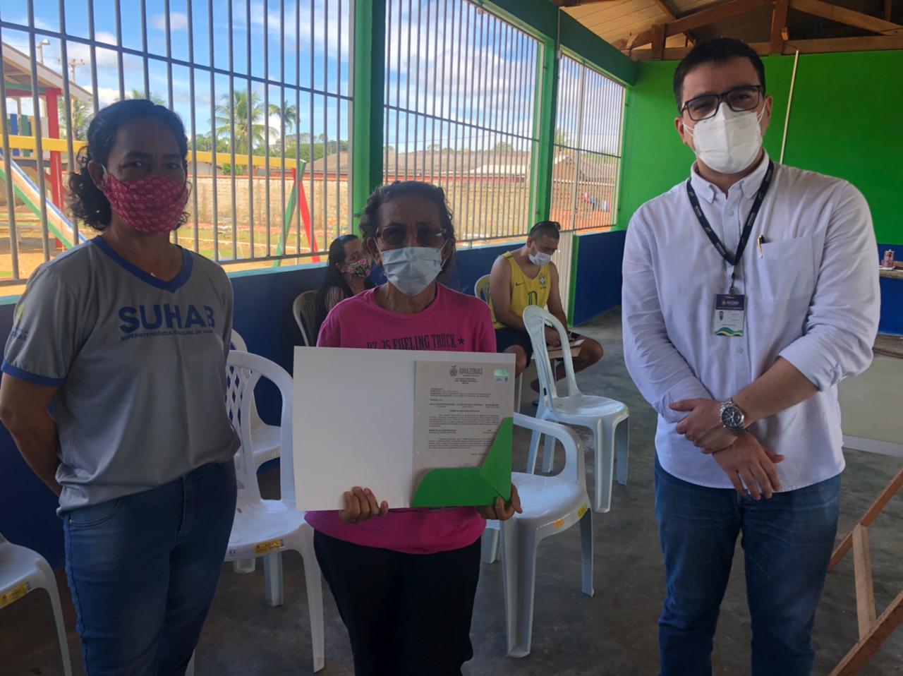 Governo do Amazonas entrega termos de quitação de imóveis a mutuários do Conjunto Residencial Parque das Mangabeiras em Humaitá