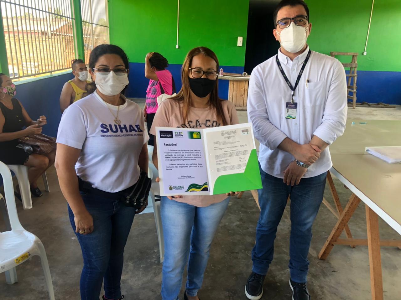 Governo do Amazonas entrega termos de quitação de imóveis a mutuários do Conjunto Residencial Parque das Mangabeiras em Humaitá