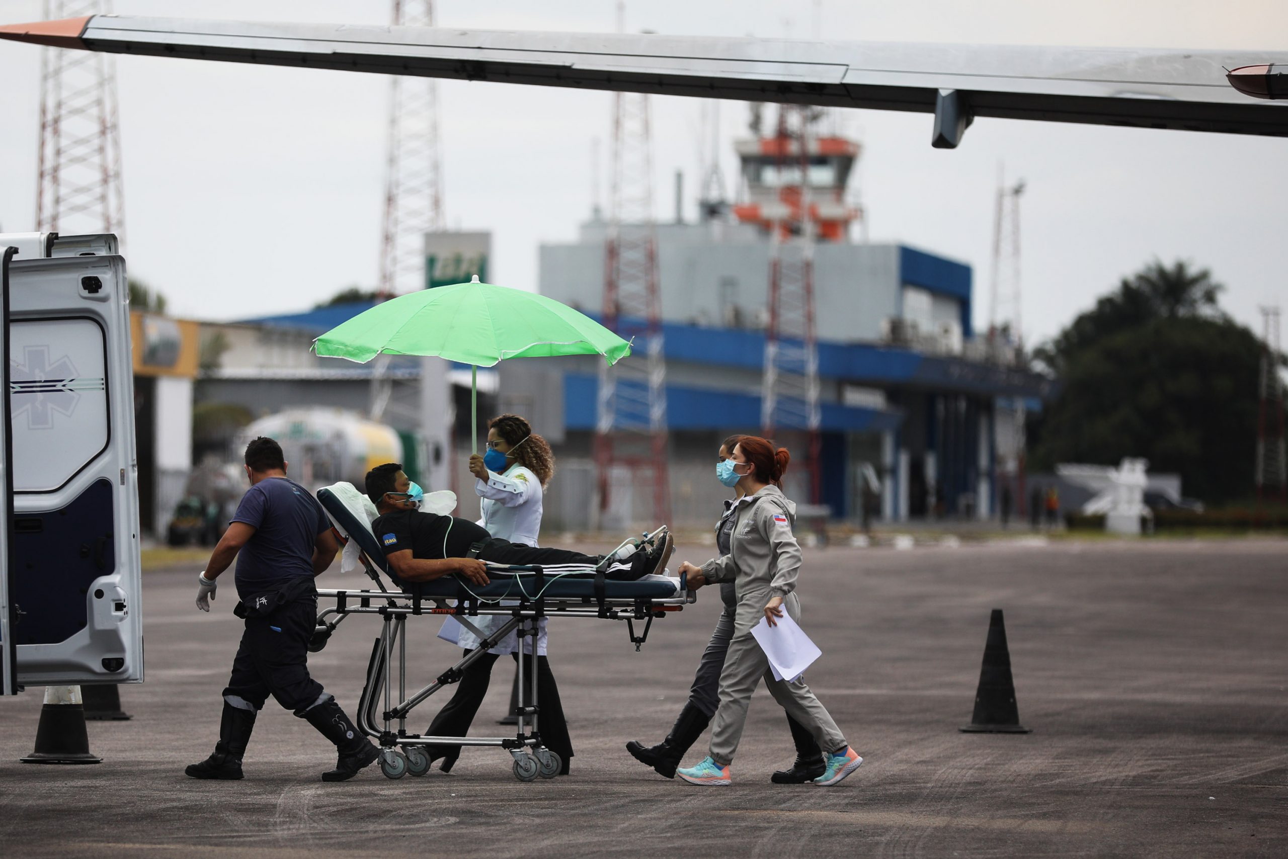 Manaus recebe cinco pacientes com Covid-19 de Coari   