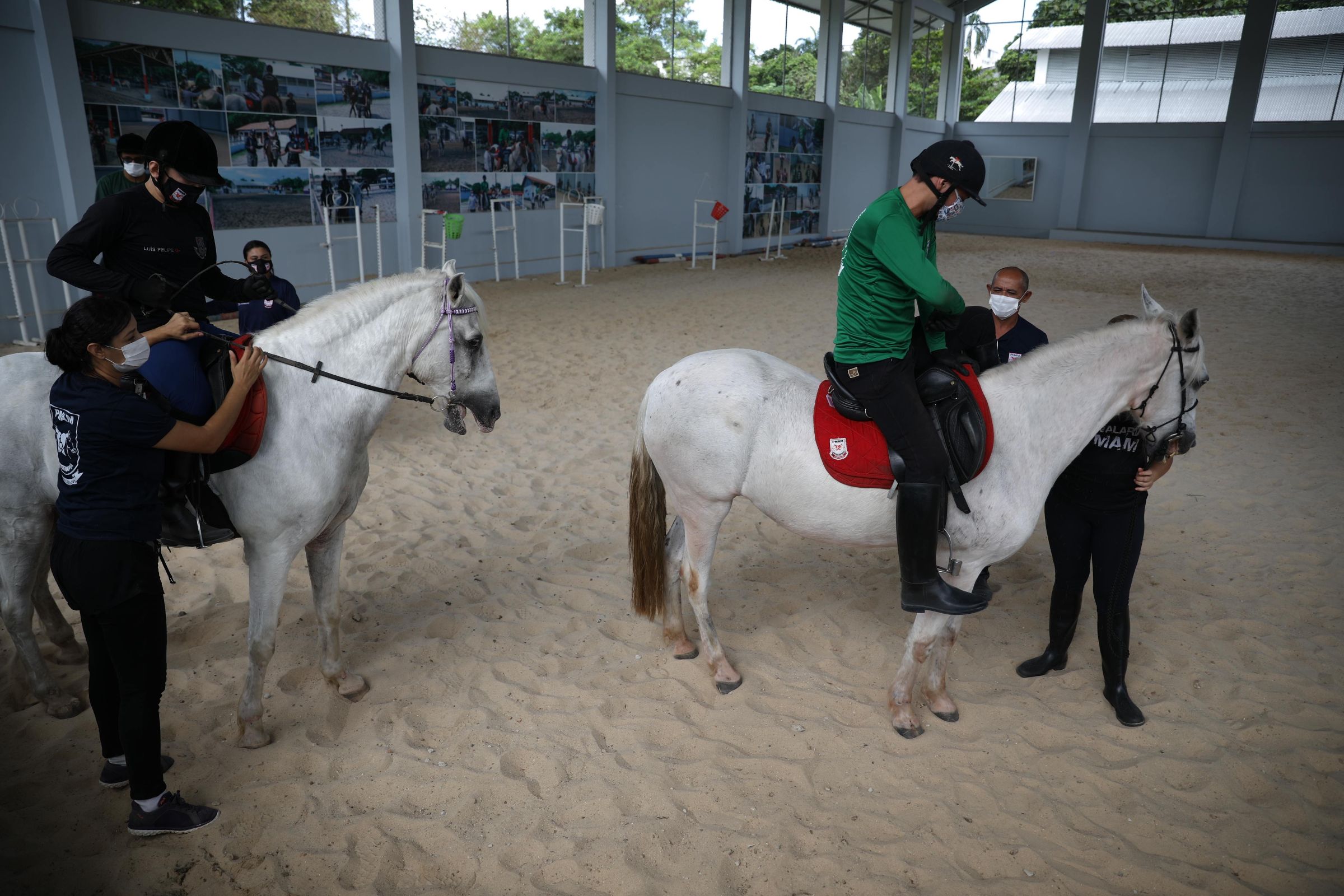 Cavalaria da Polícia Militar retoma atividades da Equoterapia para pessoas com deficiência