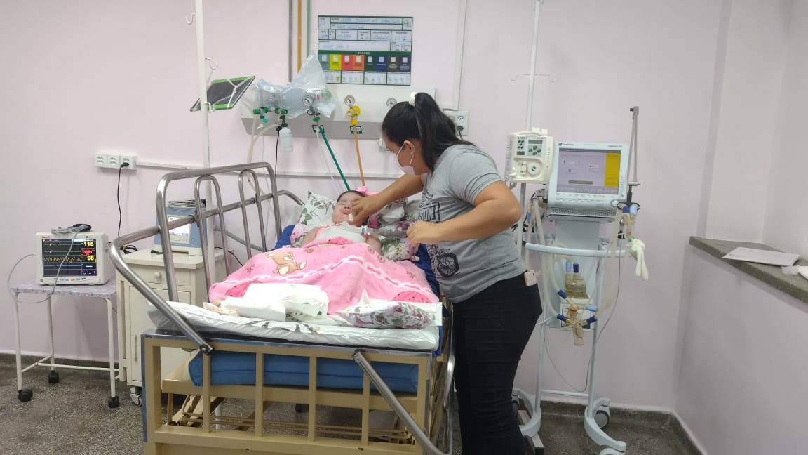 Criança com AME recebe alta do Hospital Infantil Dr. Fajardo