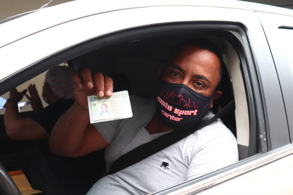 Detran-AM encerra a entrega de CNH por drive-thru