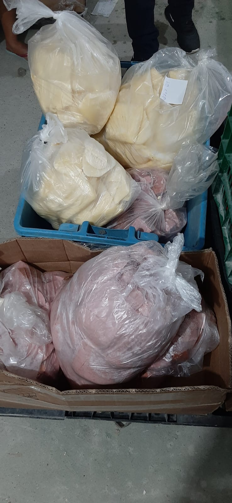 Adaf e Decon apreendem mais de 400 quilos de alimentos impróprios para o consumo humano