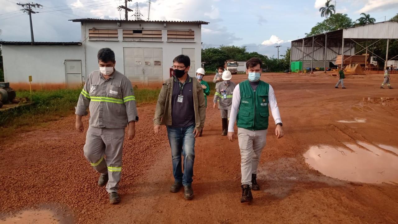 Órgãos ambientais fiscalizam barragens de mineração na Vila de Pitinga