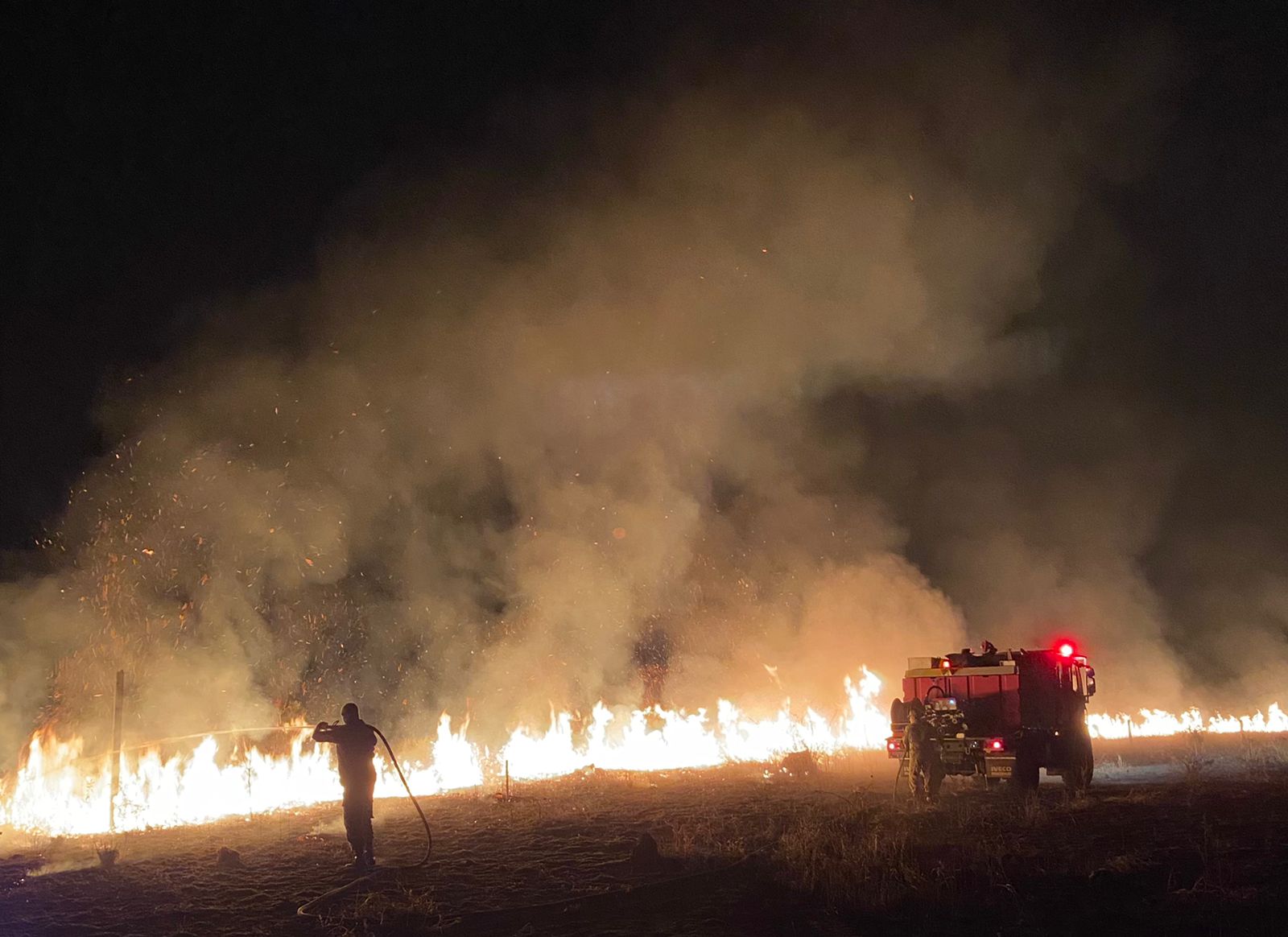 Corpo de Bombeiros controla dois focos de queimada em Humaitá, neste domingo (22/08)