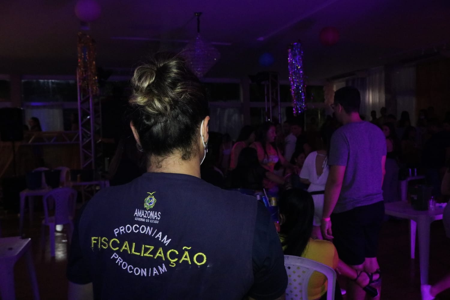 Estabelecimentos foram autuados e festa clandestina com cerca de 500 pessoas foi encerrada pela CIF em véspera de feriado