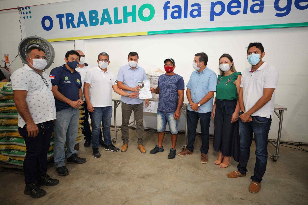 Governador Wilson Lima inicia entrega de suplemento alimentar para gado de pecuaristas do estado