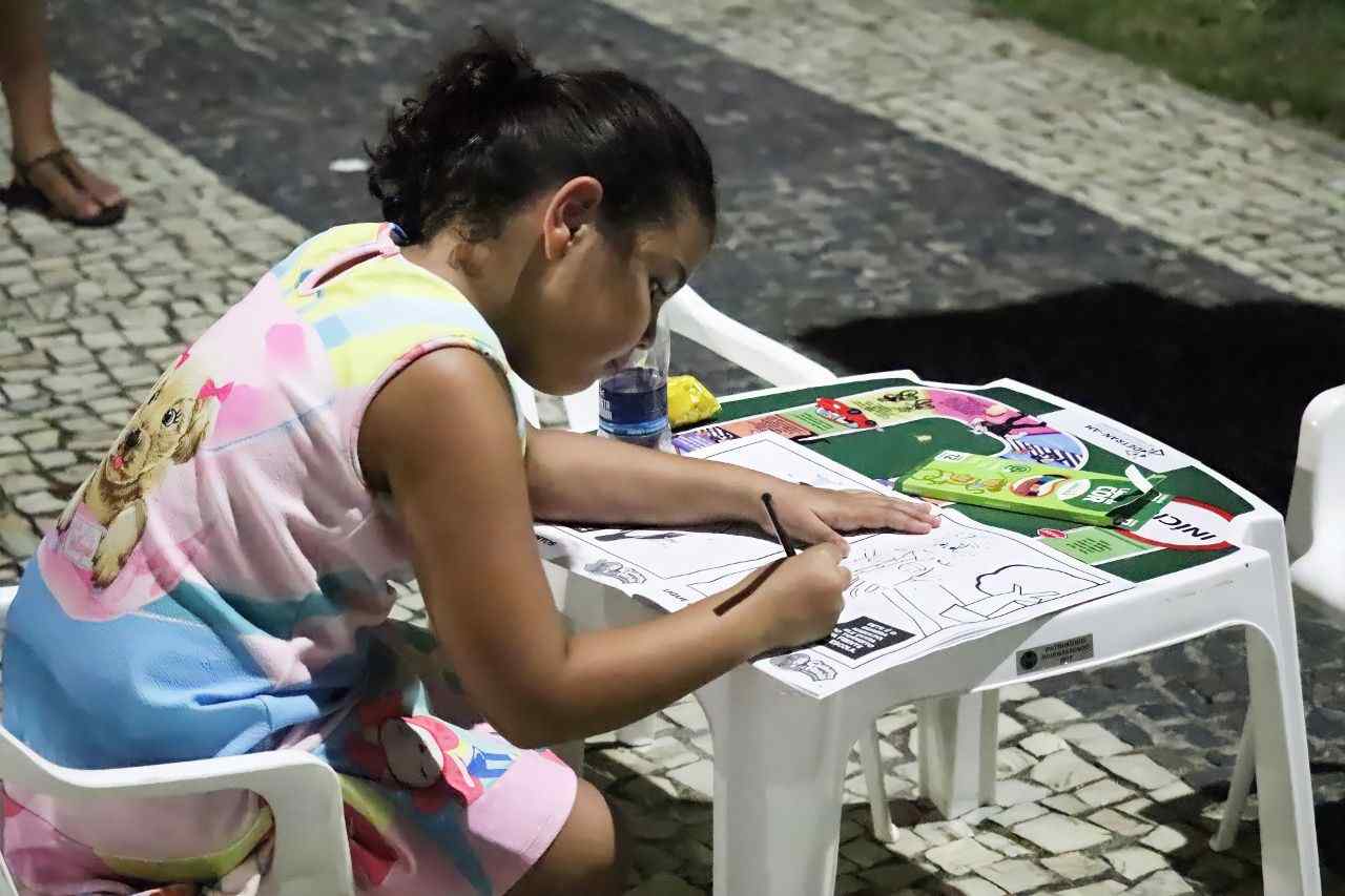 Teatro de fantoches e brincadeiras levam educação de trânsito para crianças no Dia Mundial sem Carro