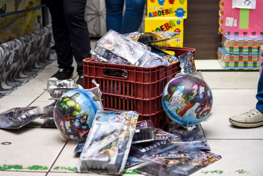 Mais de 1.200 produtos falsificados são apreendidos durante operação Fake Toy, da Polícia Civil, Procon-AM e Ipem-AM