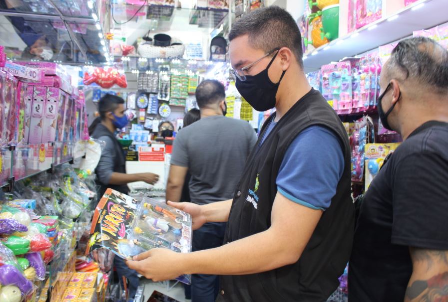 Mais de 1.200 produtos falsificados são apreendidos durante operação Fake Toy, da Polícia Civil, Procon-AM e Ipem-AM