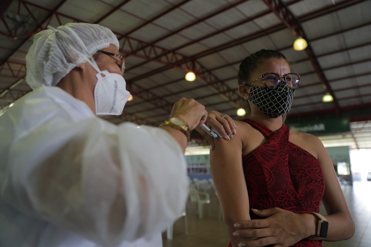 Avanço da vacinação: setembro registra menor quantidade de casos e óbitos por Covid-19 no Amazonas