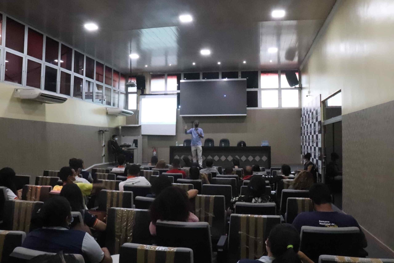Cigás ressalta importância da regularização de conversão de veículos em palestra para técnicos do Detran-AM