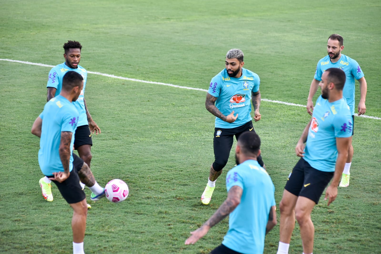 Seleção Brasileira realiza treino no Estádio da Colina pela primeira vez na história