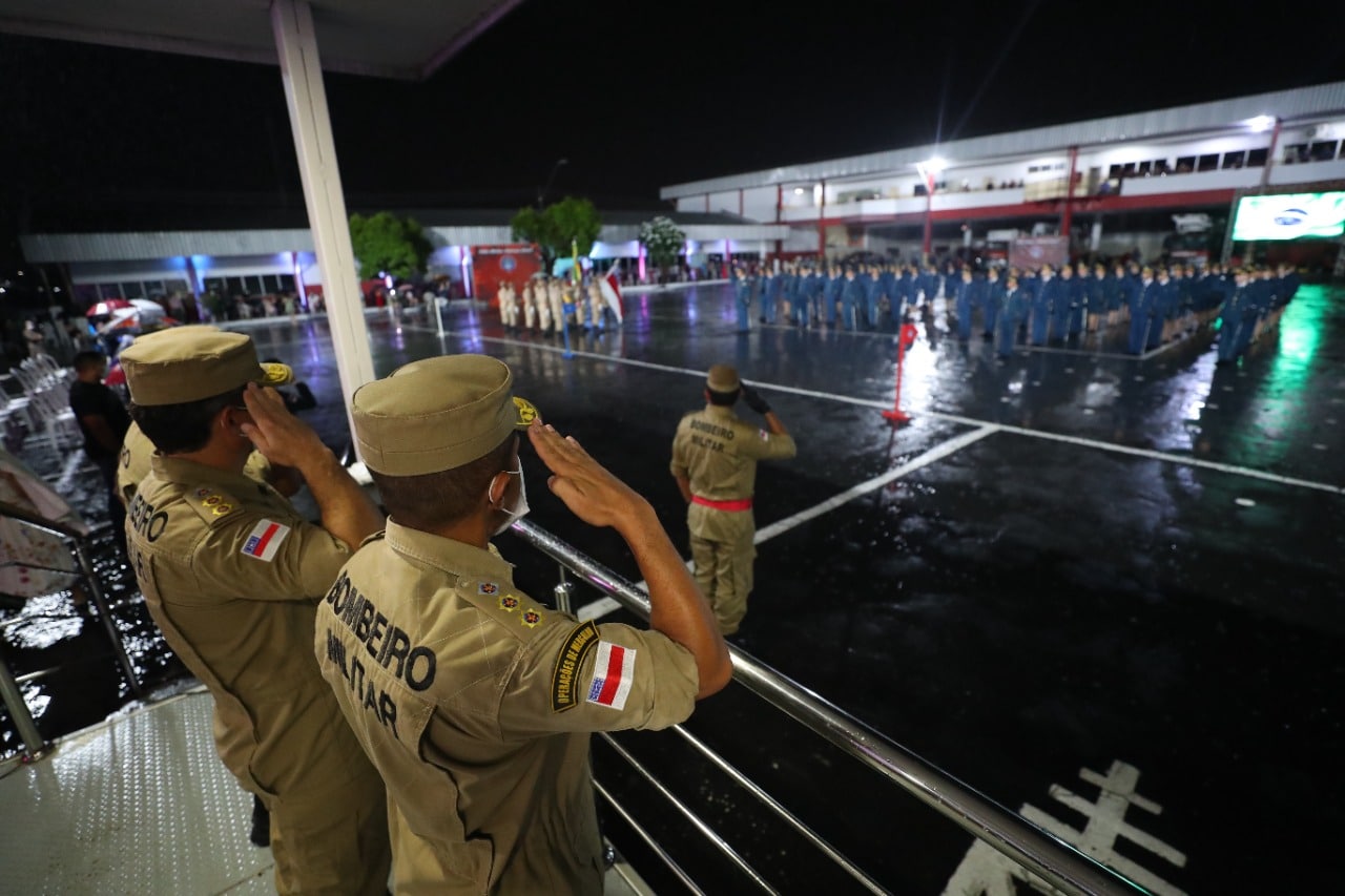 Wilson Lima participa de formatura de bombeiros militares do quadro de saúde