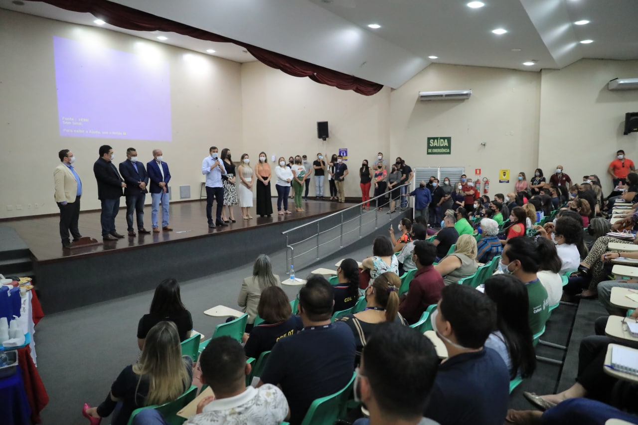 Em treinamento para início da entrega do Auxílio Estadual permanente, Wilson Lima destaca trabalho dos servidores