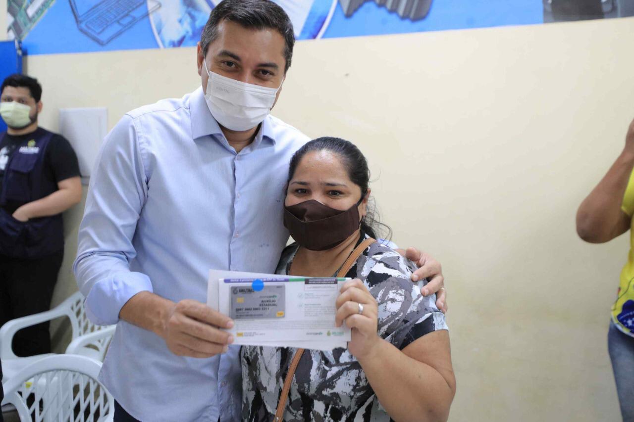 Wilson Lima anuncia que mais de 40 mil cartões do Auxílio Estadual Permanente já foram entregues na capital