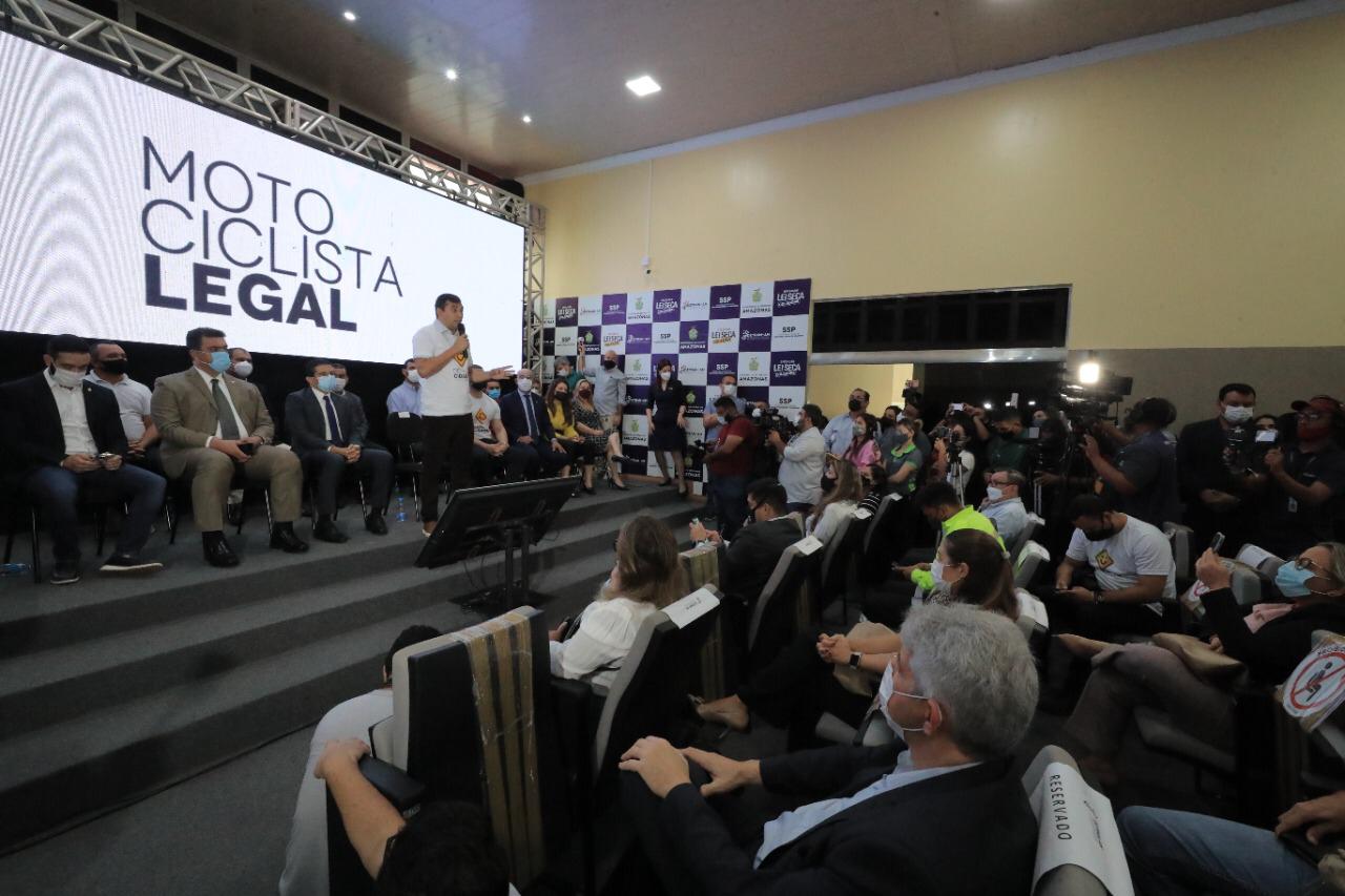 Wilson Lima lança o ‘Detran Cidadão’, com CNH gratuita a pessoas de baixa renda e benefícios a mototaxistas e motofretistas