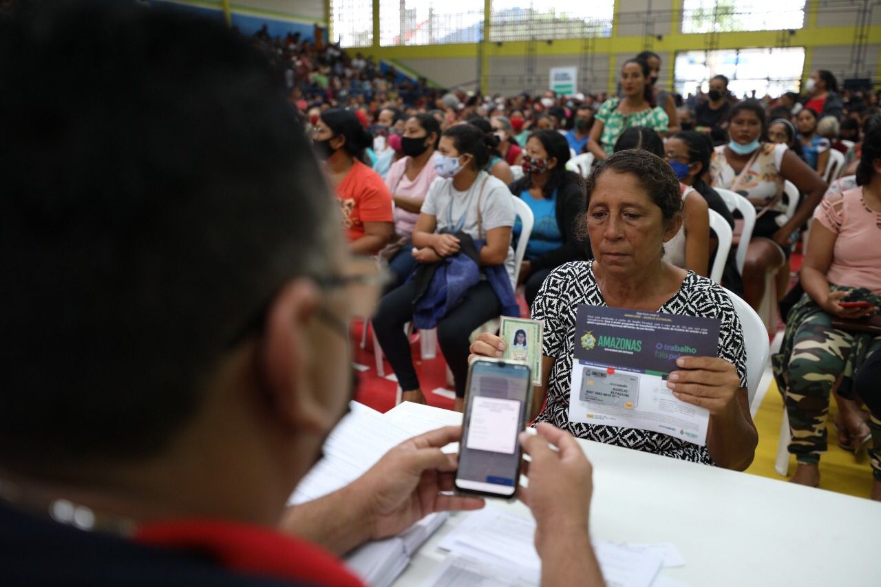 Governo do Estado inicia entrega do Auxílio Estadual a mais de 5 mil famílias de Coari