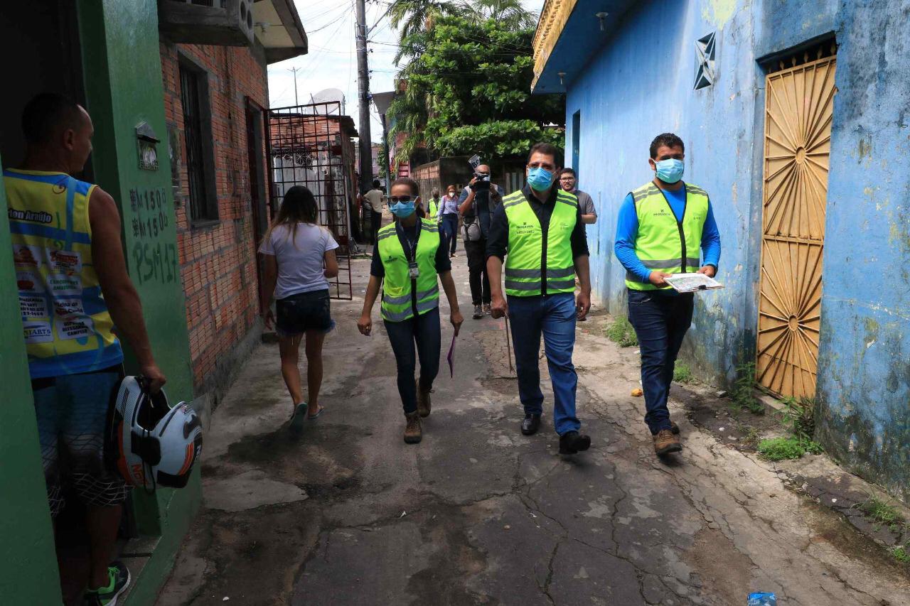 Governo do Amazonas entrega certificado de imóveis para moradores que serão reassentados pelo Prosamin+