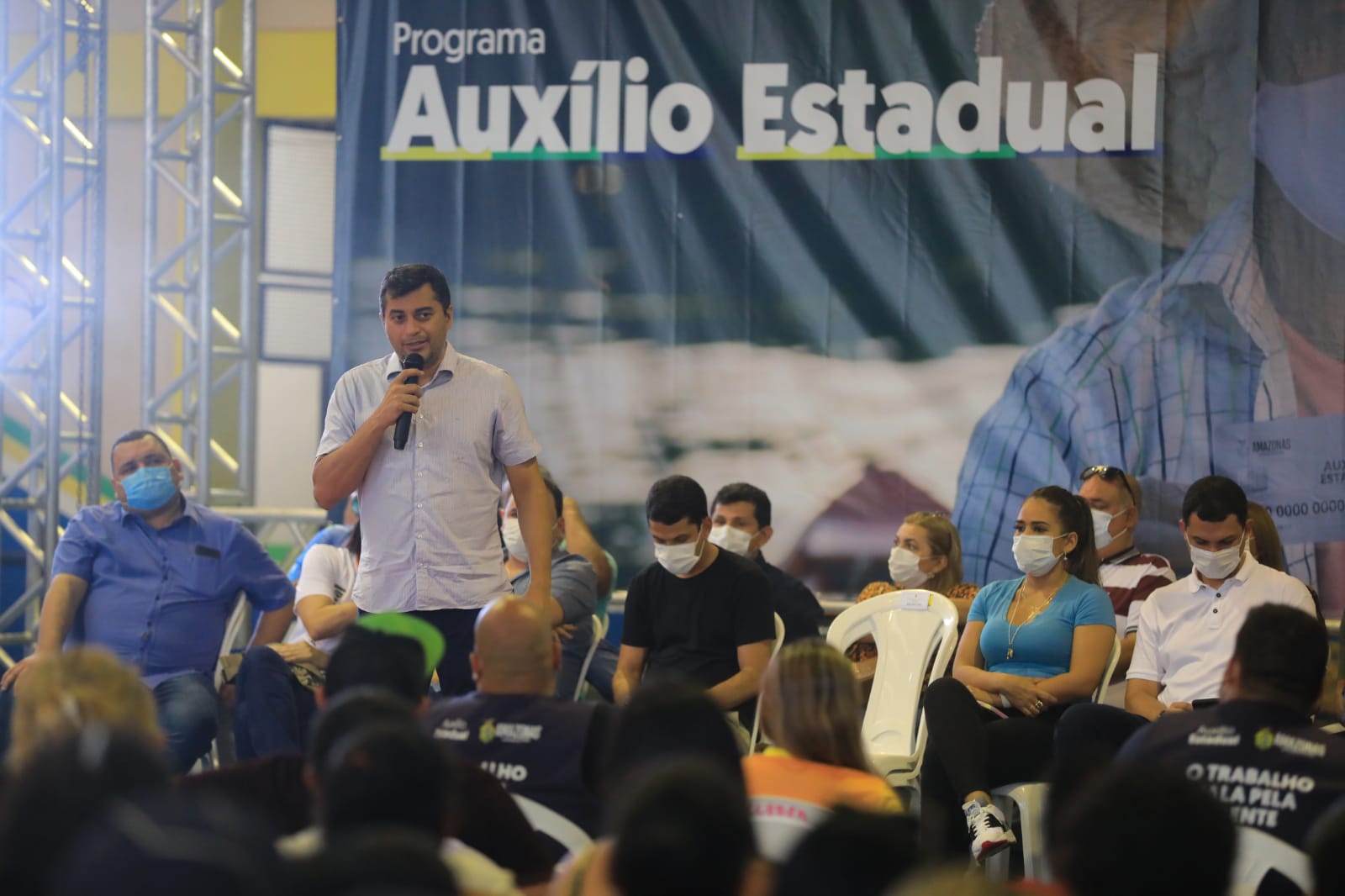 Governador Wilson Lima dá início à entrega do Auxílio Estadual Permanente em Maués