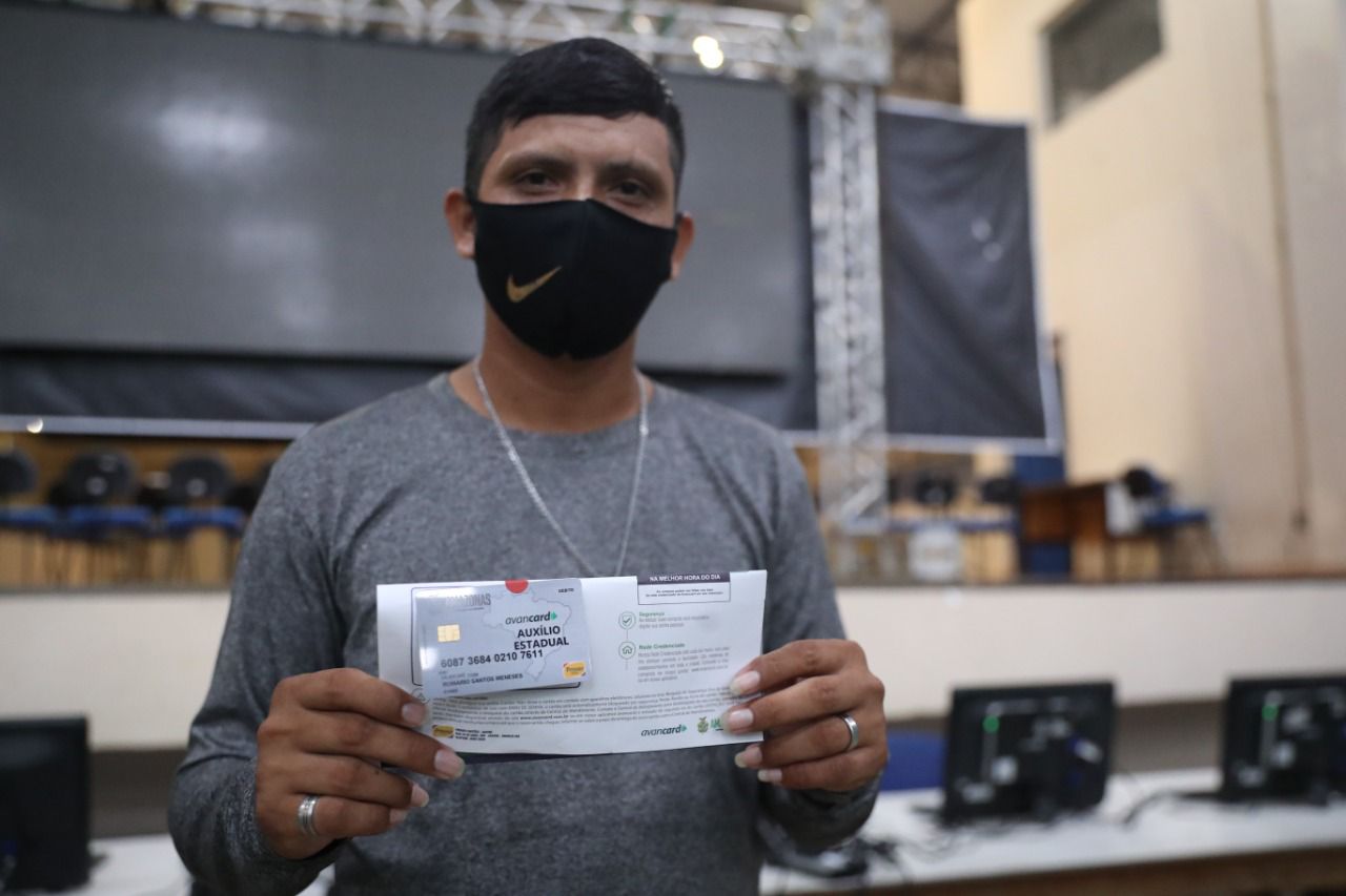 Com “viradão”, Governo do Amazonas entrega mais de 3 mil cartões do Auxílio Estadual a famílias de Coari, em menos de 24h