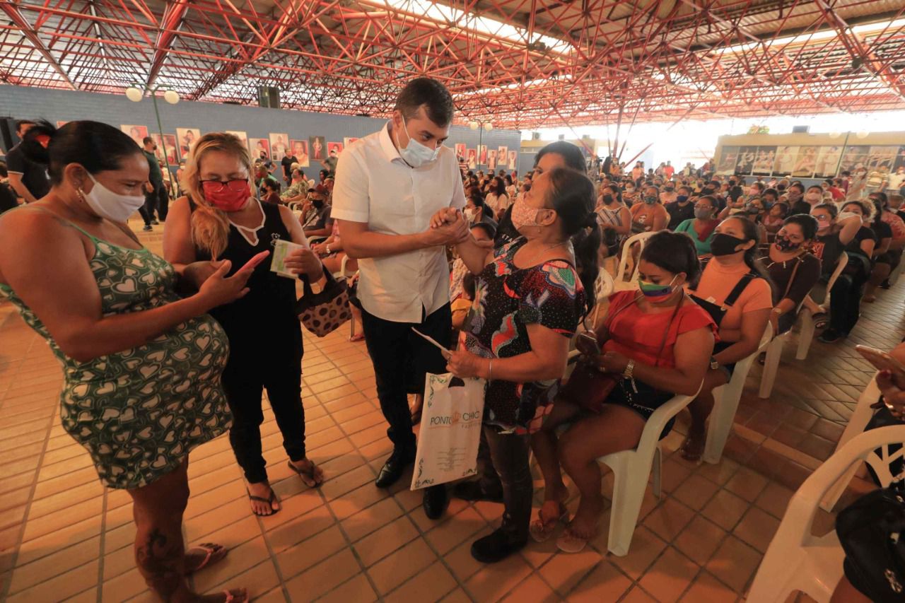 Mais de 60% dos cartões do Auxílio Estadual foram entregues no Amazonas, afirma Wilson Lima