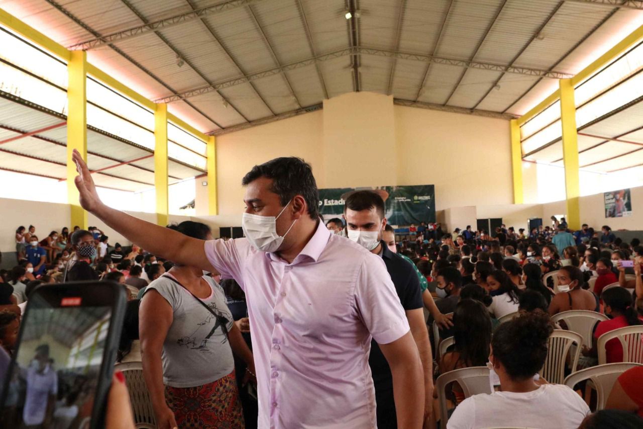 Wilson Lima anuncia liberação da parcela de dezembro do Auxílio Estadual e inicia entregas em Boca do Acre