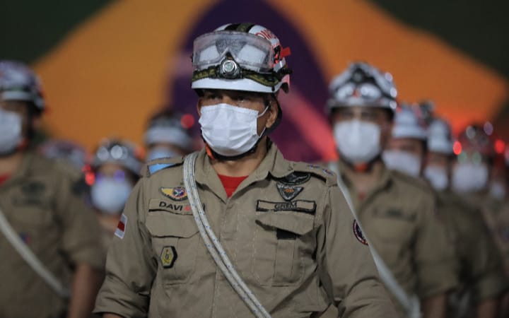 Governador Wilson Lima anuncia a promoção de bombeiros militares do CBMAM
