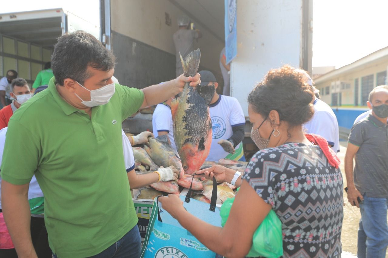 Na semana do Natal, Wilson Lima entrega 20 toneladas de pescado a 8 mil famílias, no “Peixe no Prato Solidário”