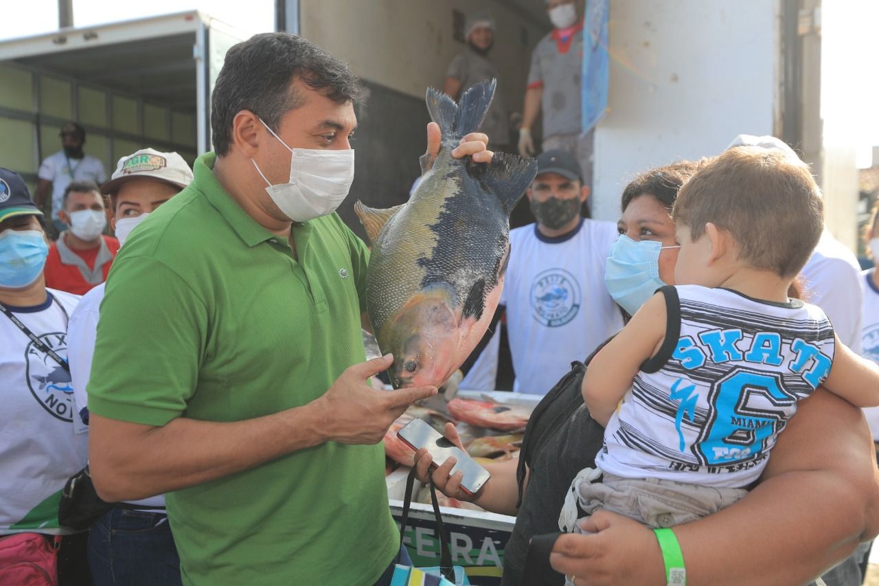 Na semana do Natal, Wilson Lima entrega 20 toneladas de pescado a 8 mil famílias, no “Peixe no Prato Solidário”