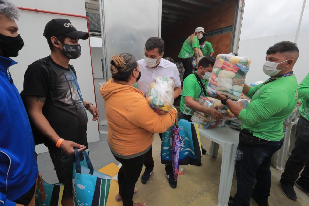 Wilson Lima encerra 'Peixe no Prato' de Natal com entrega de 10 toneladas de pescado