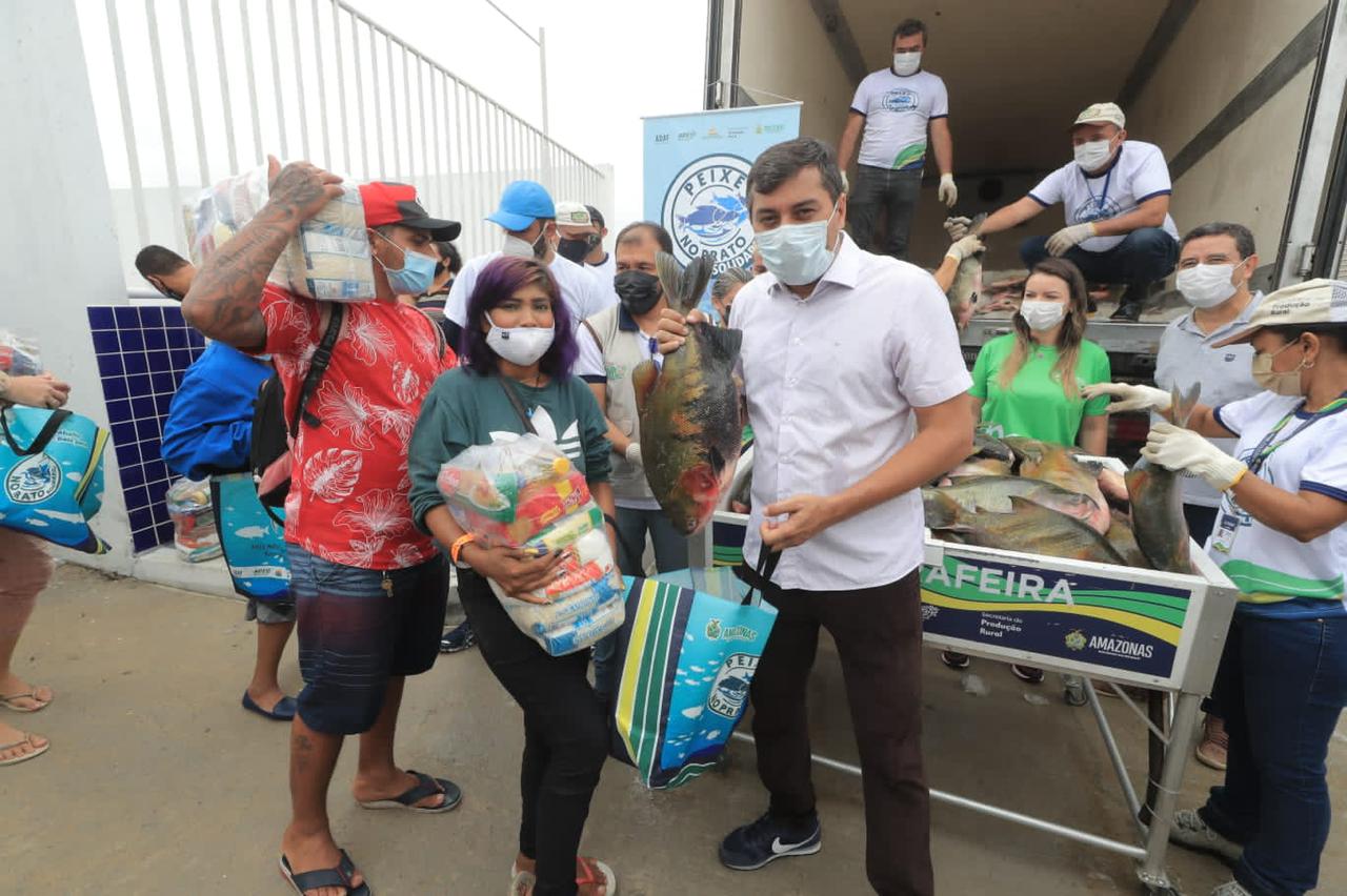 Wilson Lima encerra 'Peixe no Prato' de Natal com entrega de 10 toneladas de pescado